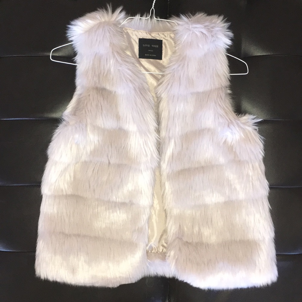 Faux fur sleeveless jacket